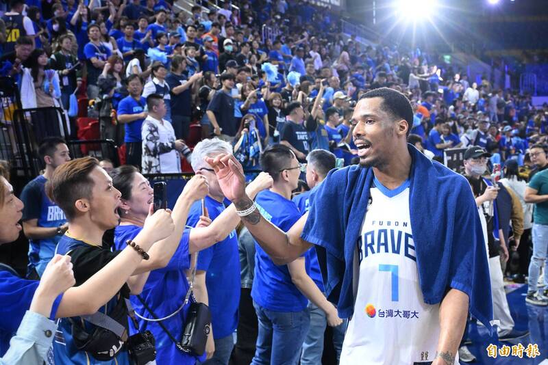 富邦勇士金恩。（記者陳逸寬攝）