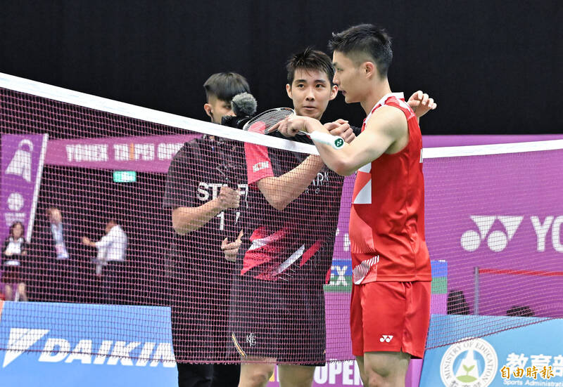 台灣男單選手周天成與駱建佑激戰到第三局，最終拿下亞軍。（記者陳志曲攝）