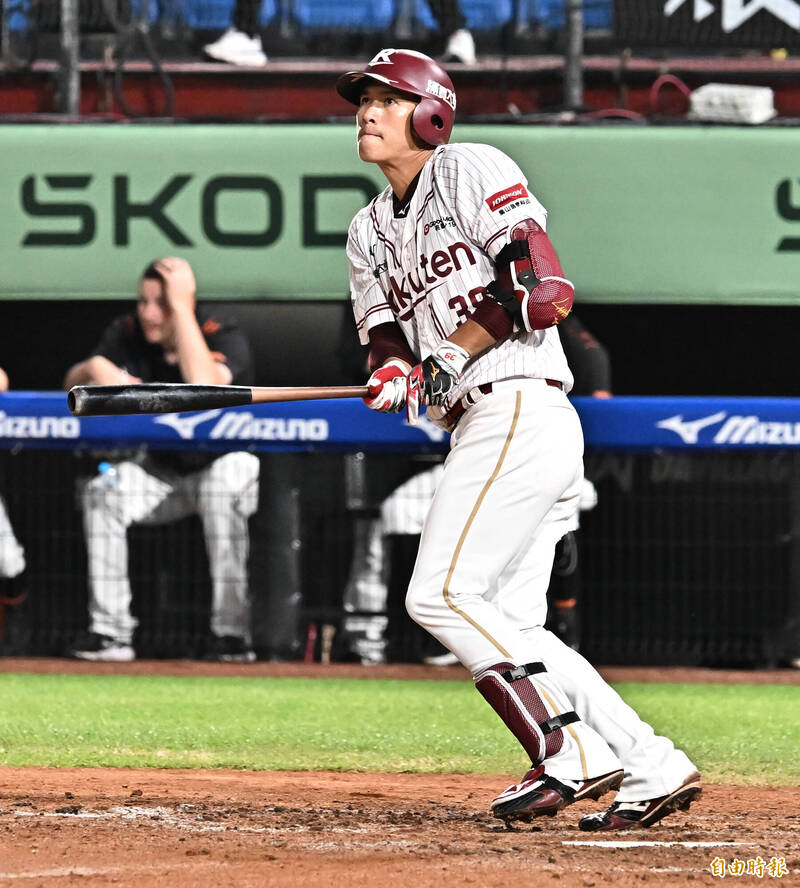 林立敲出三分全壘打。（記者陳志曲攝）