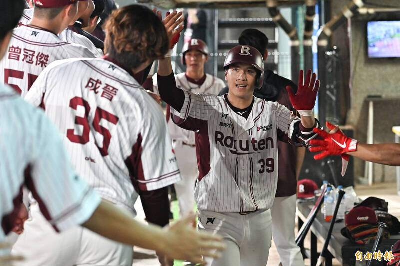 林立敲出三分全壘打。（記者陳志曲攝）