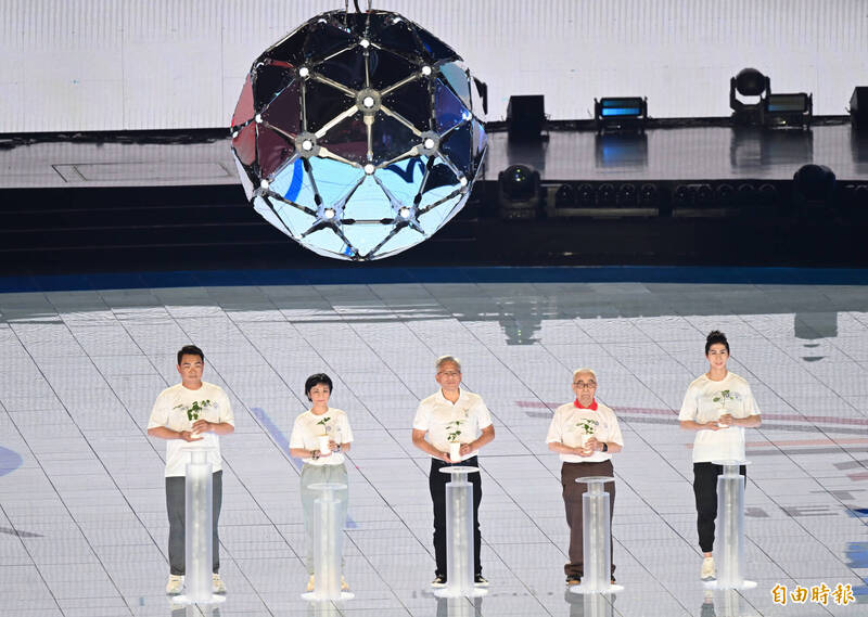 黃仁勳C位登場引歡呼。（記者林正堃攝）