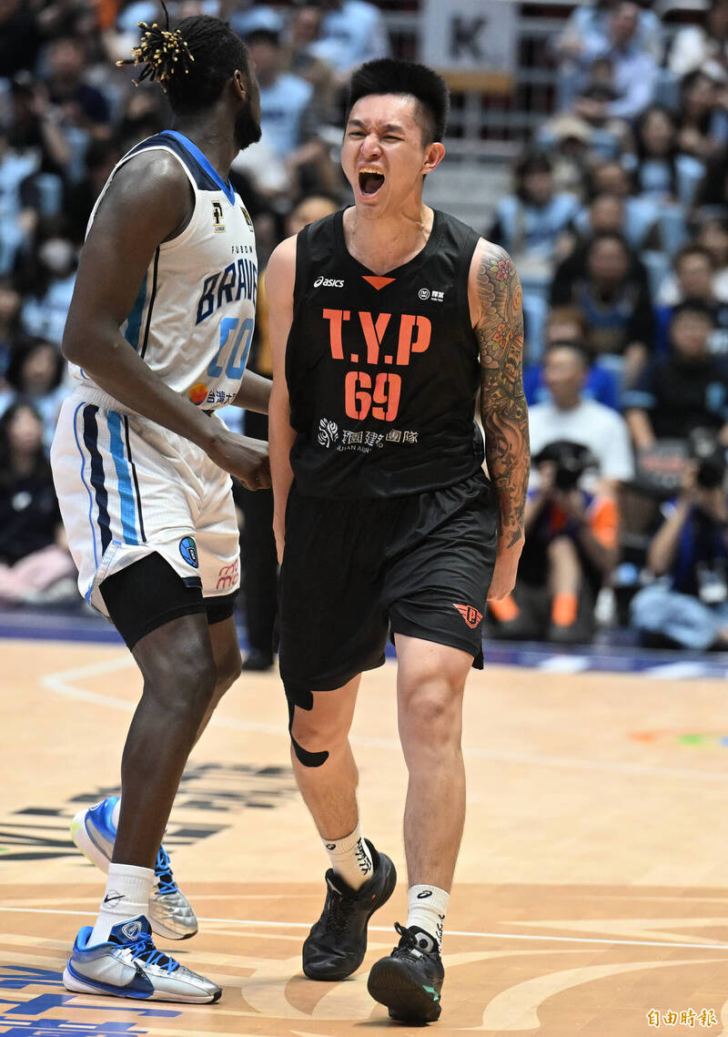 盧峻翔19分助領航猿擊退勇士扳平戰局。（記者林正堃攝）