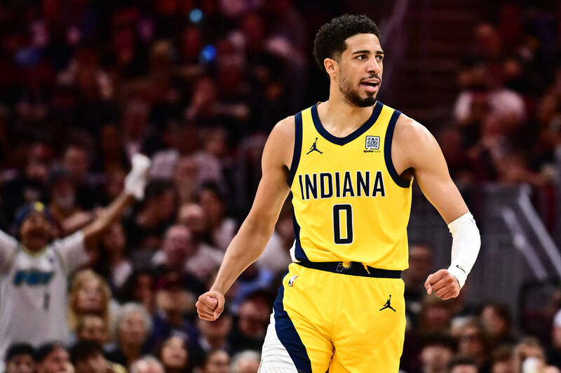 NBA》溜馬球迷慘遭尼克粉絲霸凌 哈里伯頓當「暖男」邀看東決