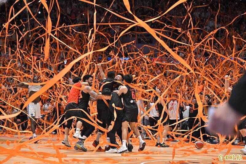 領航猿勇奪隊史首冠。（記者塗建榮攝）