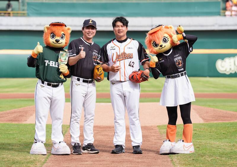 統一獅今天為前新人王「饅頭」傅于剛舉辦引退活動。（統一獅提供）