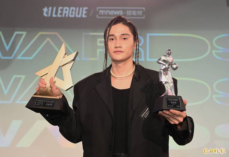 去年高錦瑋在頒獎典禮上以編髮造型亮相引發不少球迷討論。（資料照，記者林正堃攝）