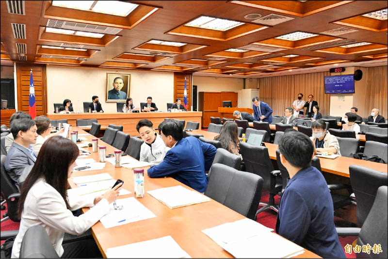 立法院教育、財政聯席會昨初審通過政院版「運動彩券發行條例部分條文修正草案」。（記者陳逸寬攝）