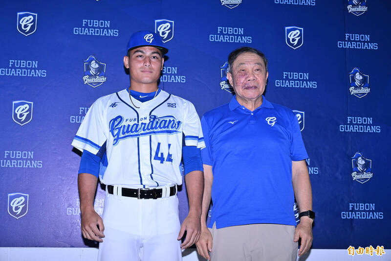 爾曼羅索普（左）。（資料照，記者塗建榮攝）