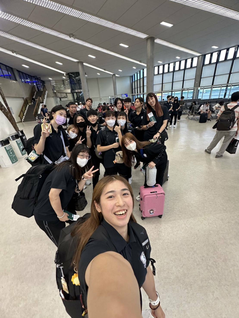 台灣女排出發越南。（排協提供）