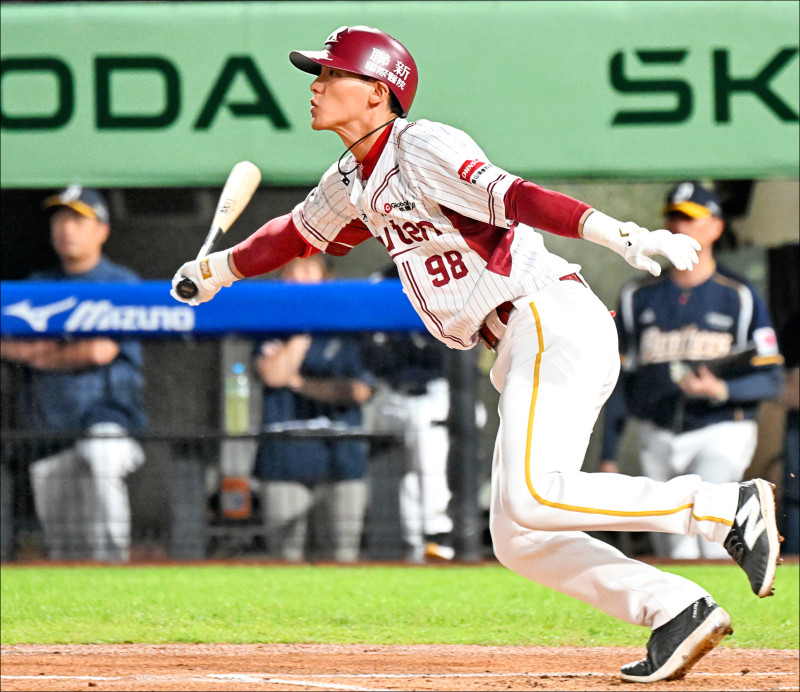 猿隊陳晨威靠手感與腳程，拚出連續28場安打成績。（資料照）