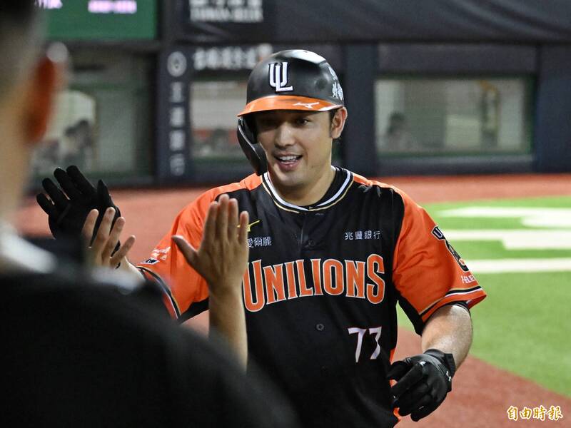 統一獅林安可全壘打。（記者陳逸寬攝）