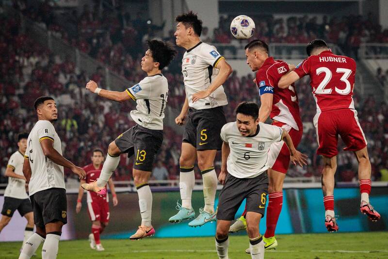 中國男足無緣2026年世界盃會內賽。（法新社）