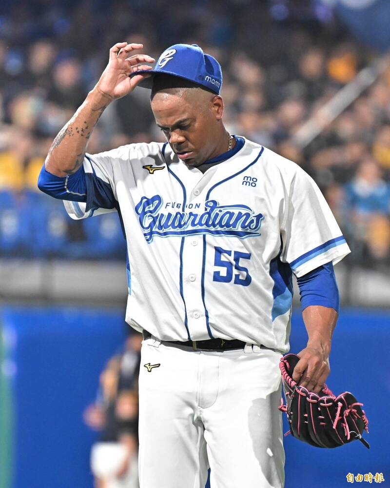 富邦悍將洋投力亞士。（記者塗建榮攝）