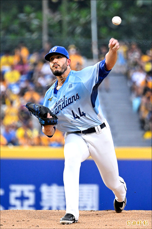 悍將魔力藍5局被KO。（記者陳逸寬攝）