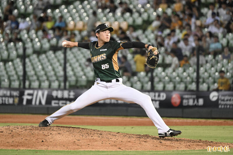 台鋼雄鷹黃子豪拿下生涯首勝。（記者廖耀東攝）