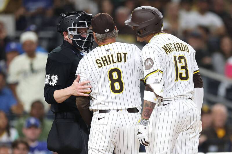 教士強打馬查多為好球帶判決抗議。（法新社）