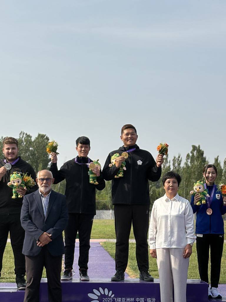 楊昆弼、劉宛渝今天在飛靶亞洲盃勇奪混合團體金牌。（楊昆弼提供）