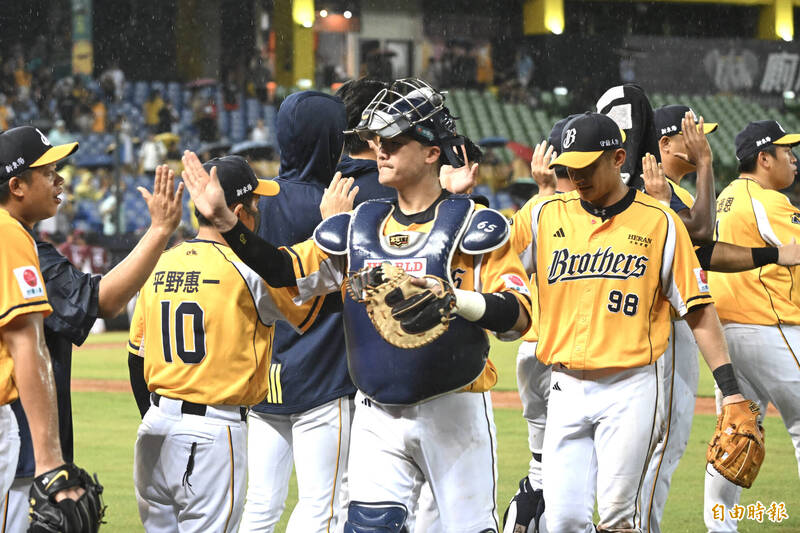 中信兄弟捕手高宇杰拿下單場MVP。（記者廖耀東攝）