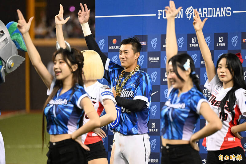 悍將獲勝，林岳谷獲選單場MVP。（記者林正堃攝）