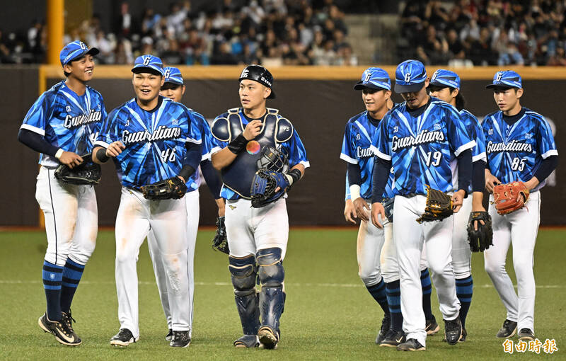 悍將本季首次擊敗樂天桃猿。（記者林正堃攝）