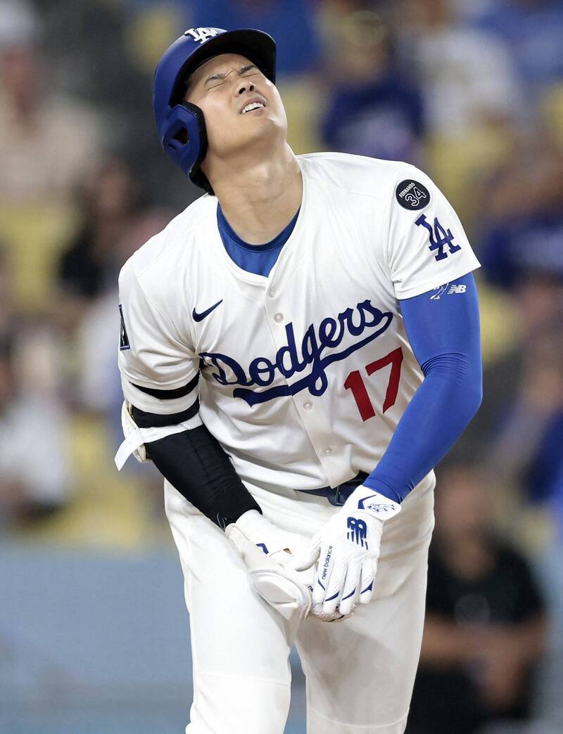 大谷翔平被砸。（法新社）