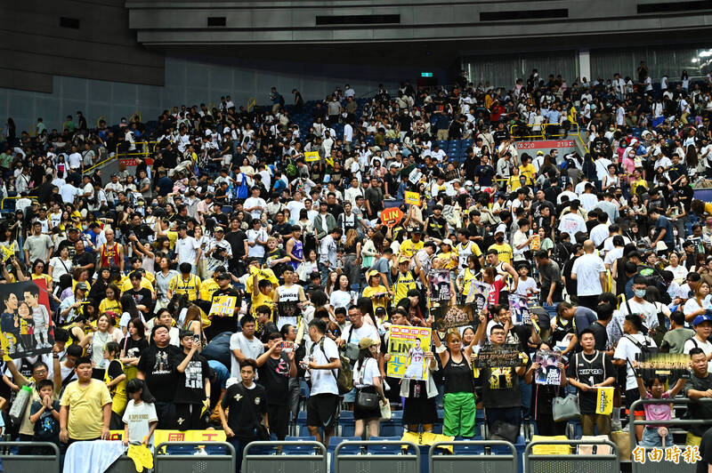 TPBL總冠軍賽第3戰，高雄巨蛋滿場。（記者李惠洲攝）