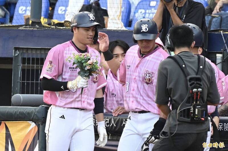 宋晟睿敲三分砲。（記者廖耀東攝）