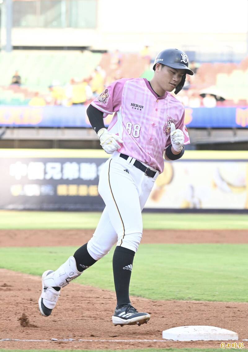 宋晟睿敲三分砲。（記者廖耀東攝）