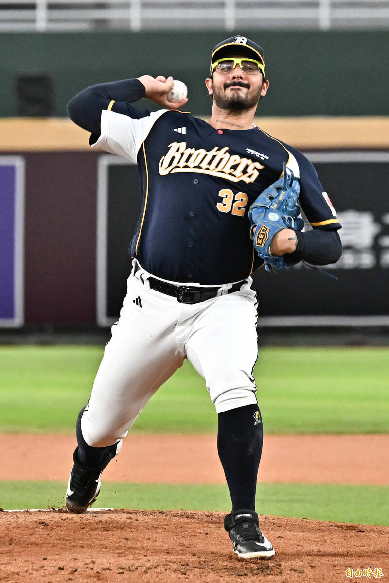 中信兄弟先發投手羅戈。（記者陳志曲攝）