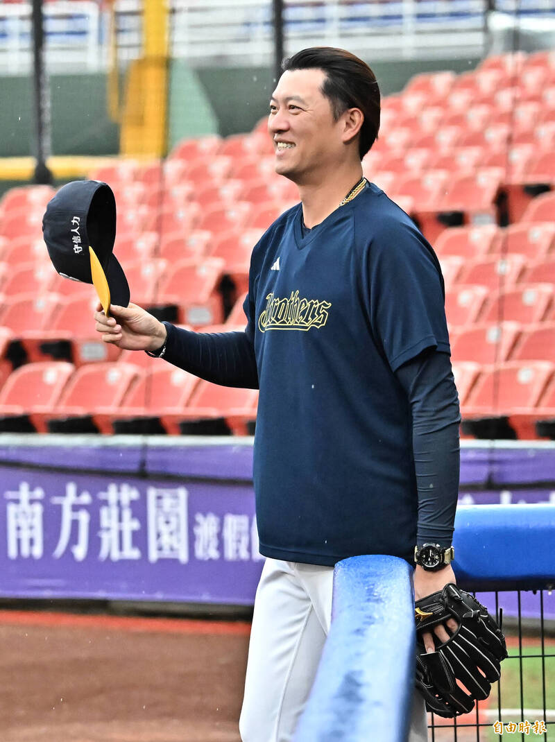 中信兄弟投手教練王建民。（記者陳志曲攝）