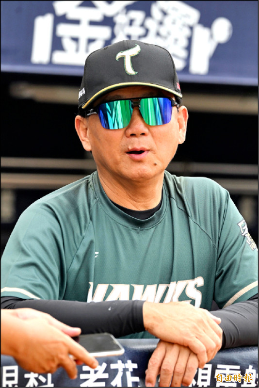 台鋼總教練洪一中為今年選秀傷透腦筋。（記者廖耀東攝）