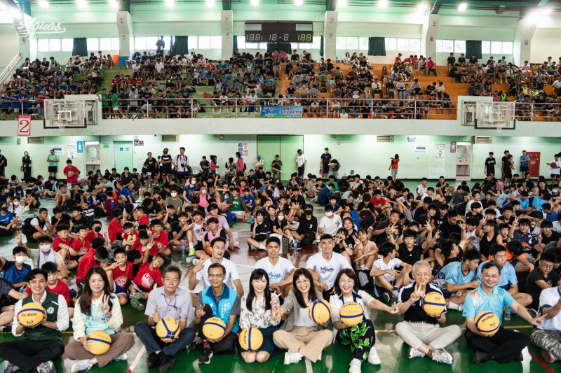 2025高雄市社教盃三對三籃球鬥牛賽共計1451名同學報名參加。（高雄全家海神提供）