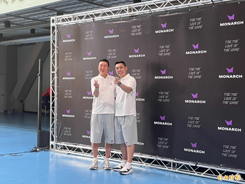 李忠熙（左）、羅興樑攜手舉辦訓練營。（記者粘藐云攝）