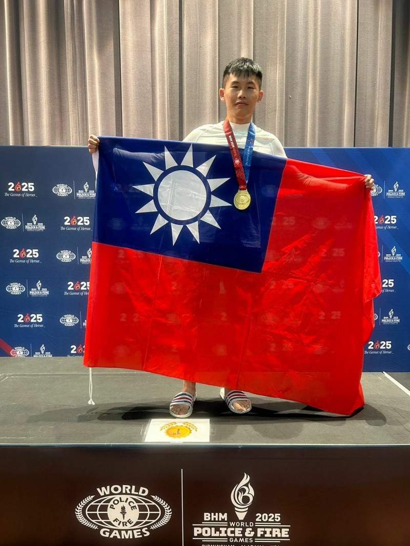 苗栗勇消許顥瀚，世界警消運動會連2屆奪金。（苗縣府消防局提供）