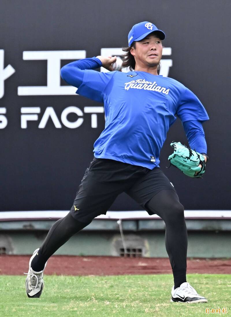 富邦悍將鈴木駿輔。（記者陳志曲攝）