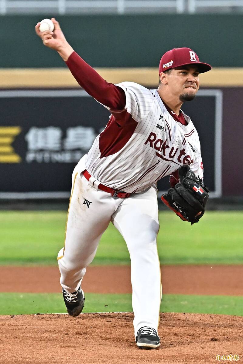 樂天桃猿先發投手威能帝。（記者陳志曲攝）