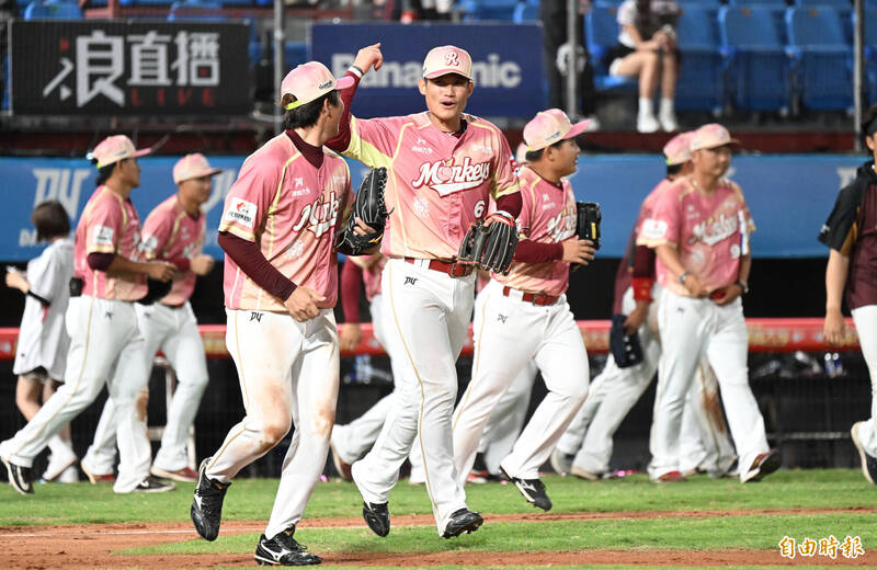 樂天擊敗悍將。（記者林正堃攝）
