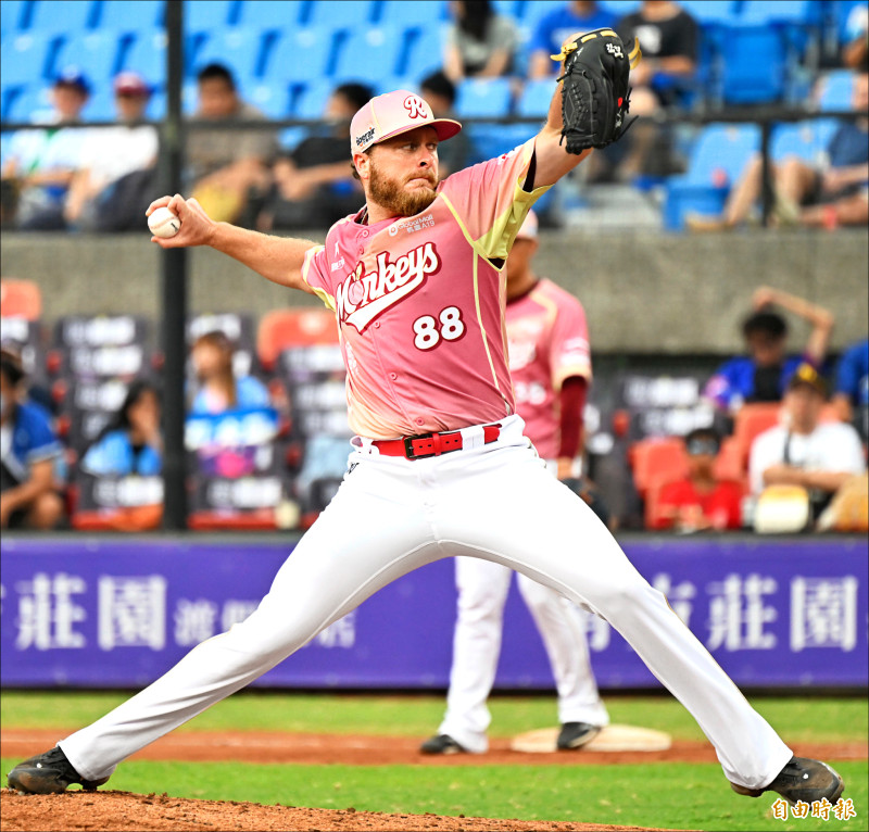 樂天洋投波賽樂6局無失分，生涯首奪單場MVP。（記者林正堃攝）