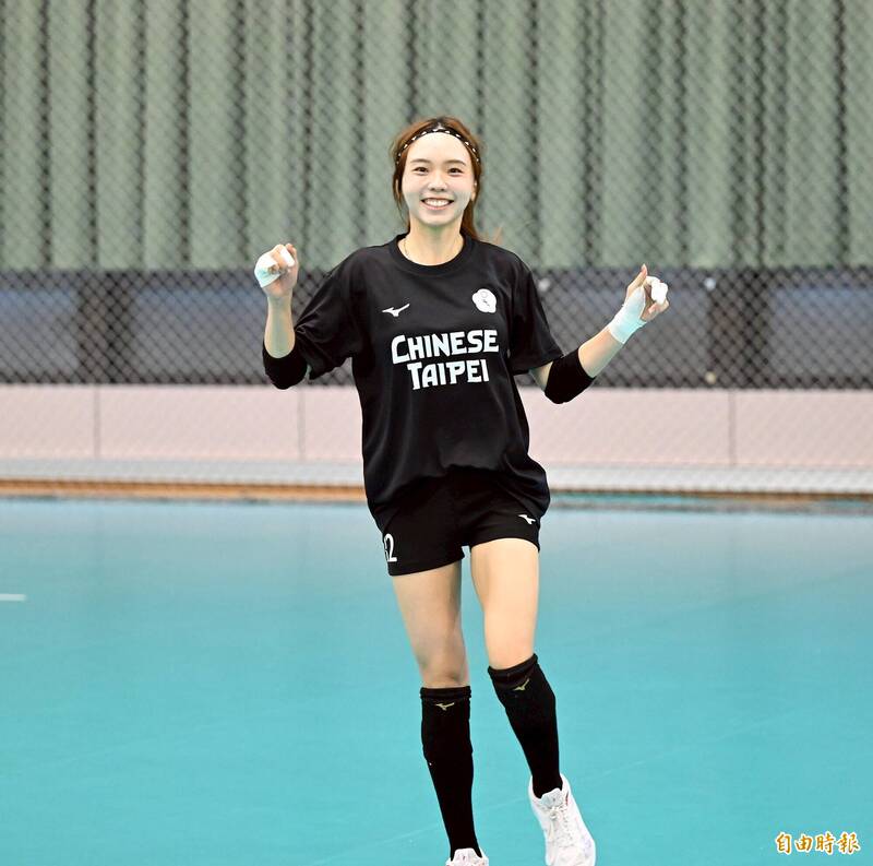 「排球甜心」廖苡任。（記者李惠洲攝）