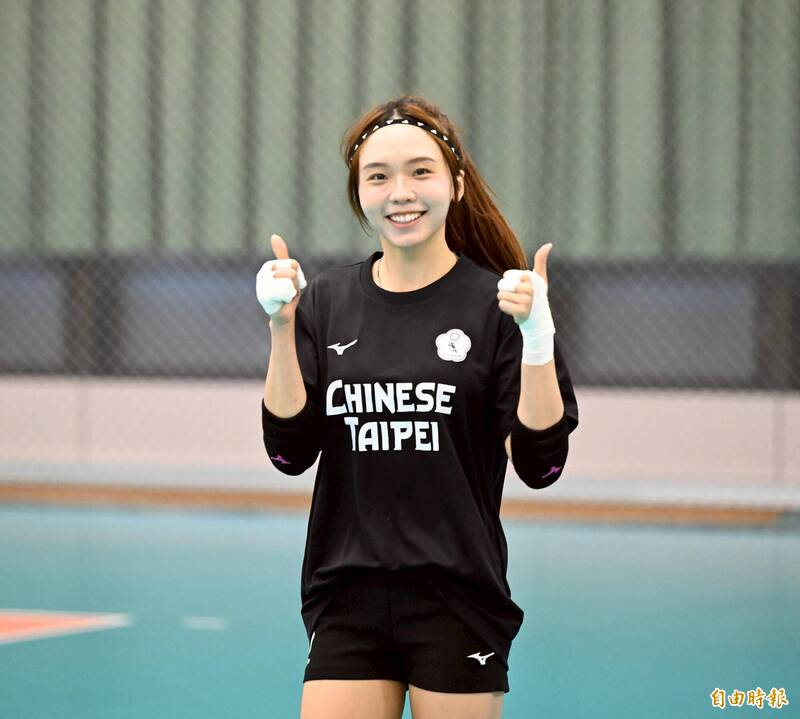 「排球甜心」廖苡任。（記者李惠洲攝）