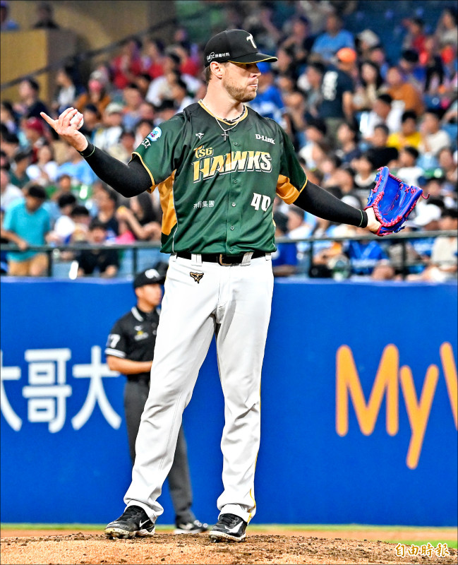 雄鷹洋投後勁笑納本季最強9勝與跨季19連勝。
（記者陳志曲攝）