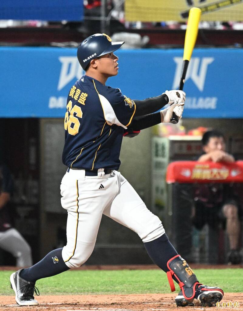 黃韋盛轟出全壘打。（記者林正堃攝）