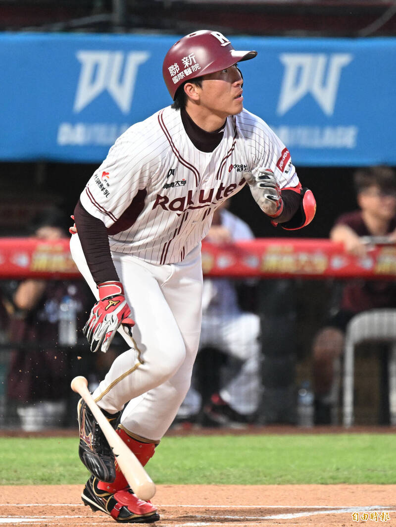 成晉再見安打。（記者林正堃攝）