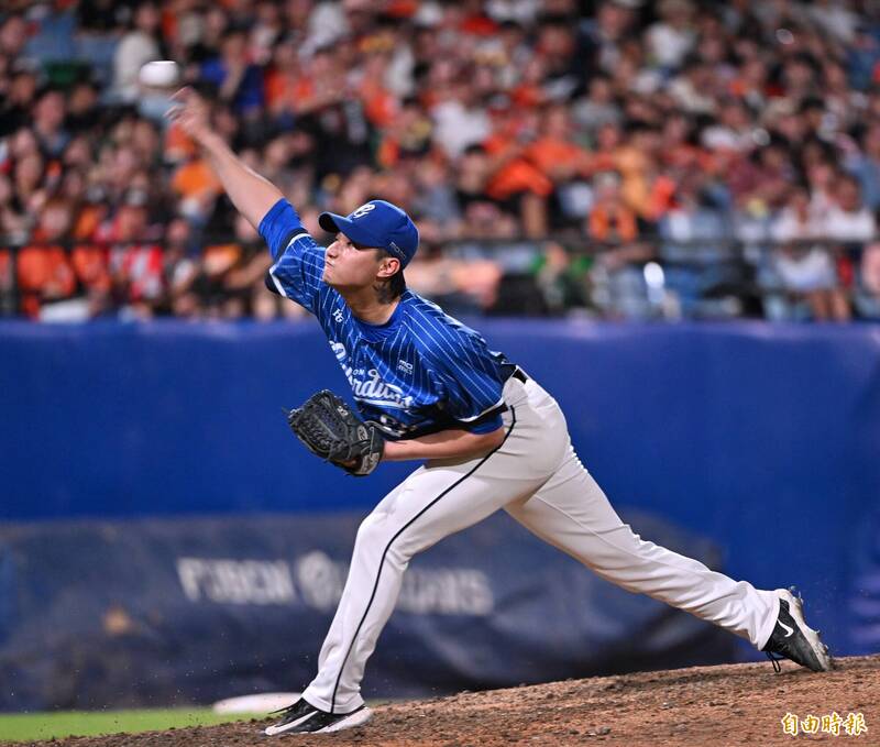 富邦先發投手李東洺。（記者劉信德攝）