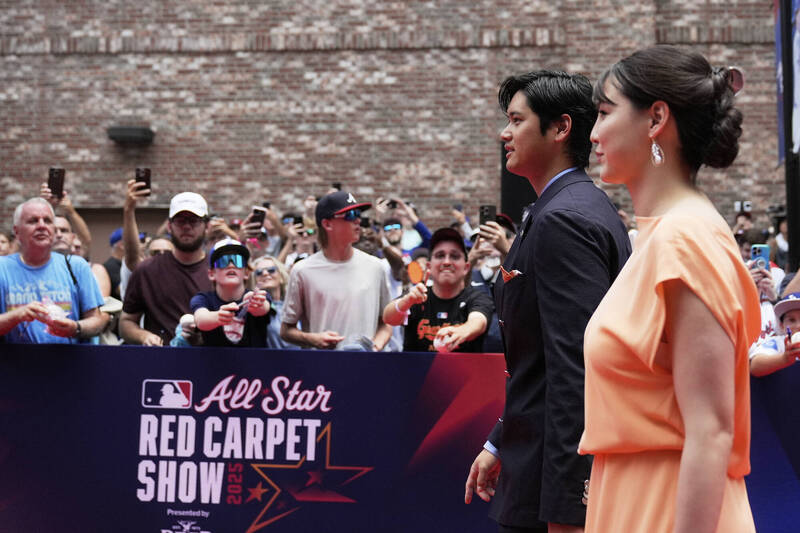 大谷翔平與愛妻田中真美子。（美聯社）