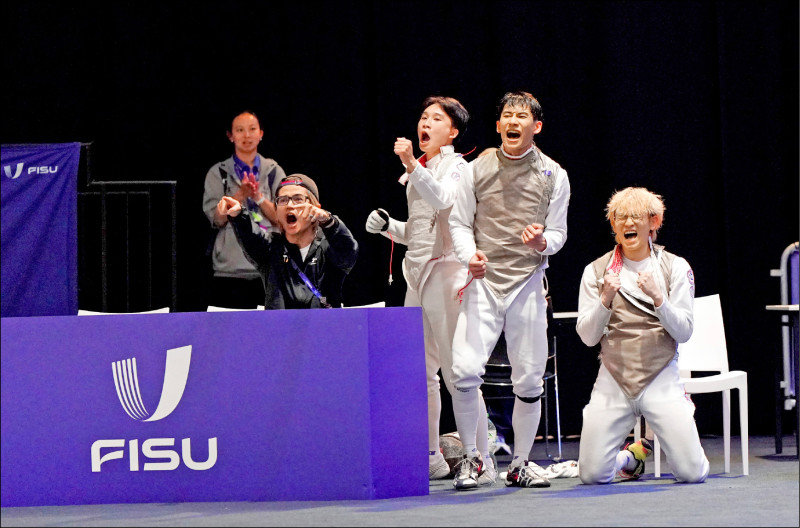 鈍劍台灣男團在世大運8強賽遭日本逆轉，無緣站上頒獎台。（大專體總提供）