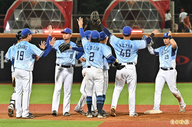 中職》和龍隊並列 富邦相隔359天再攻上半季榜首！