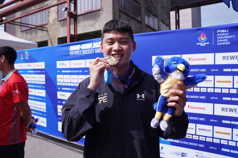 湯智鈞奪反曲弓男子個人金牌。（大專體總提供）