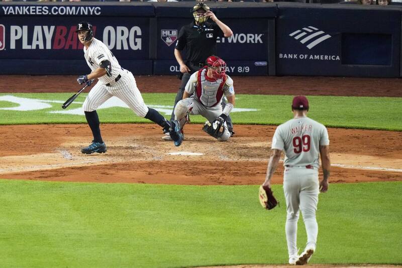 史坦頓砲轟沃克。（美聯社）