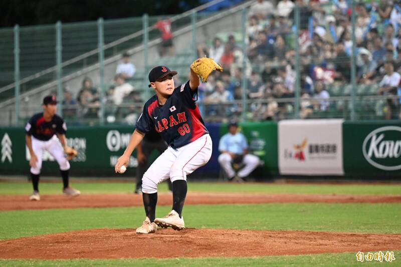 日本先發投手阿部旭冴。（記者李惠洲攝）